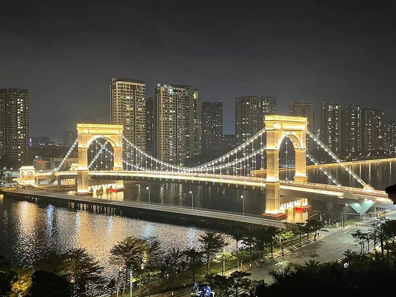 橋梁抱箍燈